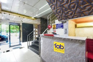 Quầy tiếp tân