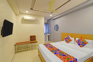 Egyptian cotton sheets, premium bedding, in-room safe, free WiFi