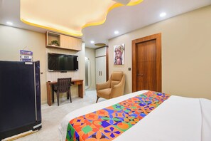 Egyptian cotton sheets, premium bedding, in-room safe, free WiFi - Fabhotel Elegant Stay (New Delhi)