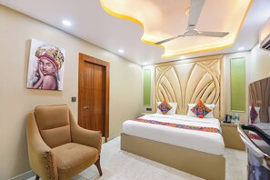 Egyptian cotton sheets, premium bedding, in-room safe, free WiFi