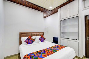 Executive Room | Egyptian cotton sheets, premium bedding, in-room safe, free WiFi - Fabhotel Devara Grand (Hyderabad)