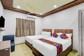Egyptian cotton sheets, premium bedding, in-room safe, free WiFi