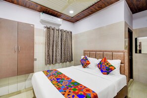 A hotel room with a large bed, a wooden ceiling, and a tiled floor. - Fabhotel Devara Grand (Hyderabad)