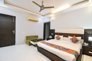 Egyptian cotton sheets, premium bedding, in-room safe, free WiFi