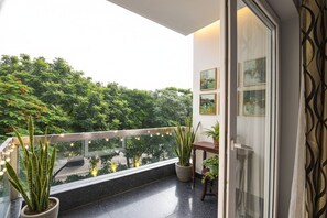 Balcony - FabHotel AVF Suites - 500 Meters From UNITECH CYBER PARK (Gurugram)
