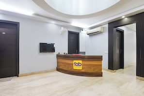 Reception - FabHotel AVF Suites - 500 Meters From UNITECH CYBER PARK (Gurugram)