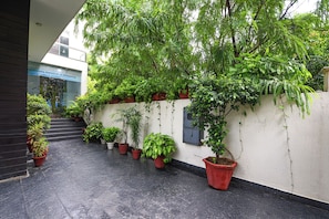 Property entrance - FabHotel AVF Suites - 500 Meters From UNITECH CYBER PARK (Gurugram)
