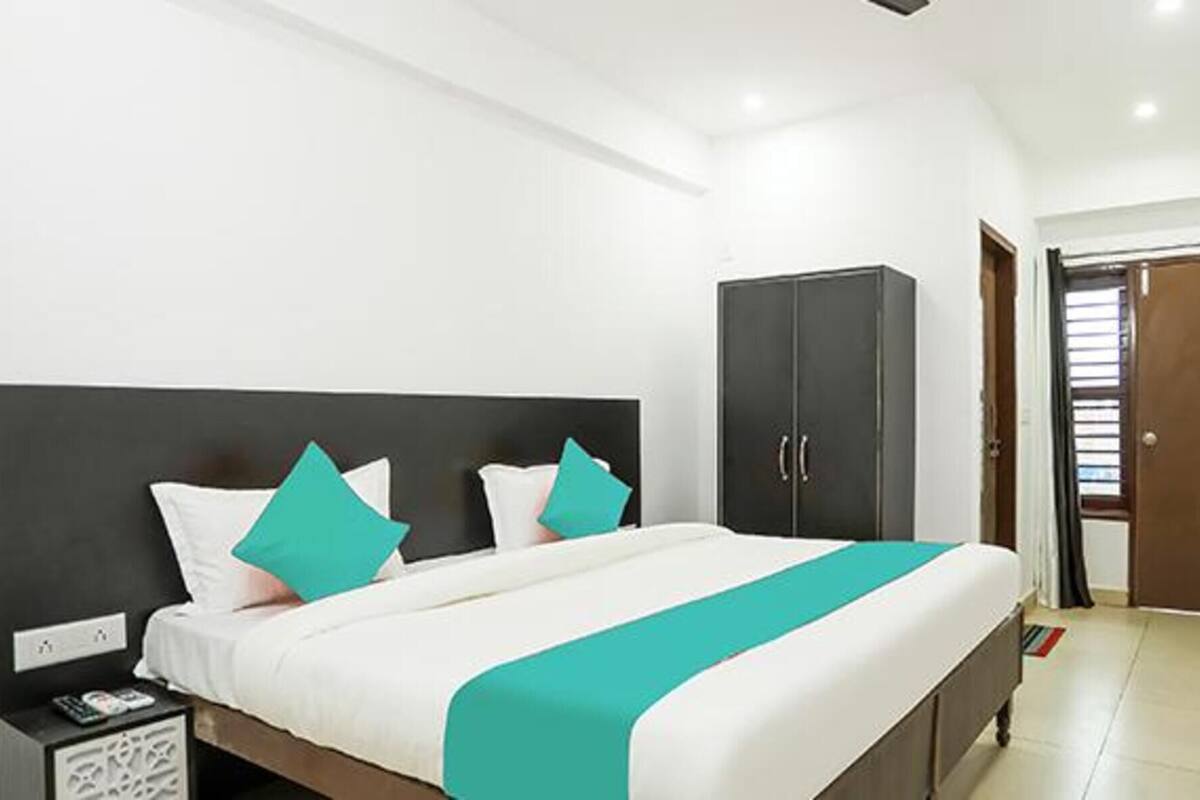 Egyptian cotton sheets, premium bedding, in-room safe, free WiFi