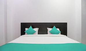 Egyptian cotton sheets, premium bedding, in-room safe, free WiFi