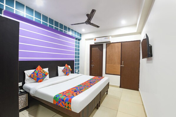 Egyptian cotton sheets, premium bedding, in-room safe, free WiFi