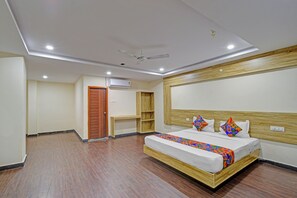 Egyptian cotton sheets, premium bedding, in-room safe, free WiFi