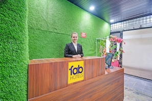 Quầy tiếp tân