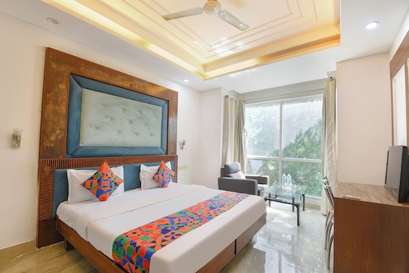 Egyptian cotton sheets, premium bedding, in-room safe, free WiFi - Fabhotel Small Town (Sohna)