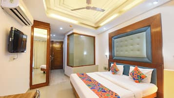 Egyptian cotton sheets, premium bedding, in-room safe, free WiFi