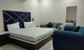 Deluxe Room | Egyptian cotton sheets, premium bedding, in-room safe, free WiFi