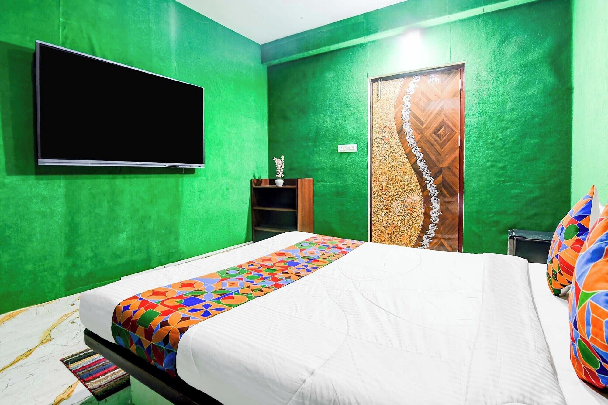 Egyptian cotton sheets, premium bedding, in-room safe, free WiFi