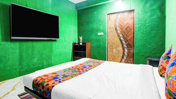 Egyptian cotton sheets, premium bedding, in-room safe, free WiFi