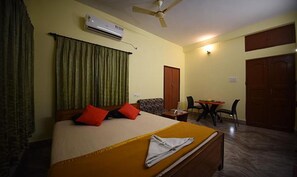 Deluxe Room | Egyptian cotton sheets, premium bedding, in-room safe, free WiFi