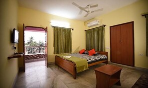 Egyptian cotton sheets, premium bedding, in-room safe, free WiFi