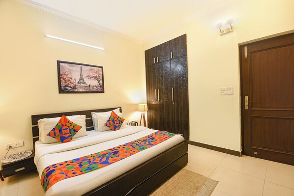 Egyptian cotton sheets, premium bedding, in-room safe, free WiFi - Fabhotel Golf Luxury (Gurugram)