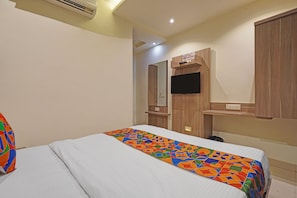 Egyptian cotton sheets, premium bedding, in-room safe, free WiFi