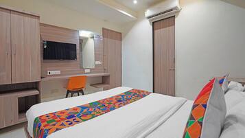 Egyptian cotton sheets, premium bedding, in-room safe, free WiFi