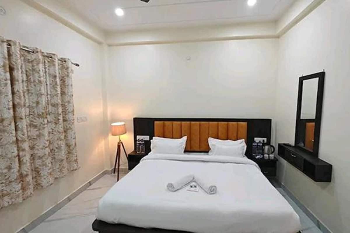 Deluxe Room | Egyptian cotton sheets, premium bedding, in-room safe, free WiFi