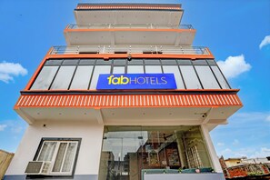 Exterior - Fabhotel Abhinanandan Palace (Ayodhya)