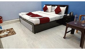 Egyptian cotton sheets, premium bedding, in-room safe, free WiFi