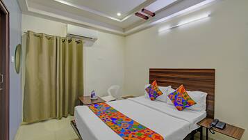 Egyptian cotton sheets, premium bedding, in-room safe, free WiFi