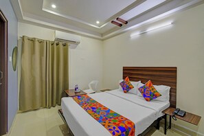 Egyptian cotton sheets, premium bedding, in-room safe, free WiFi - Fabhotel White House Leo (Hyderabad)