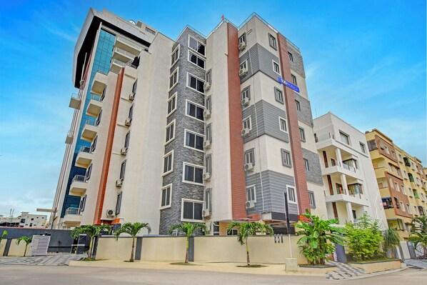 Exterior - Fabhotel White House Leo (Hyderabad)