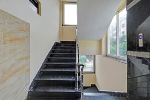 Lobby - Fabhotel White House Leo (Hyderabad)