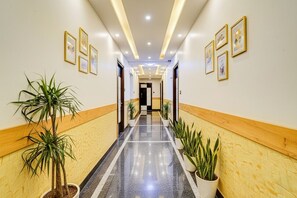 Lobby - Fabhotel Royal Regalia Inn (Bangalore)