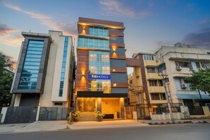 Exterior - Fabhotel Royal Regalia Inn (Bangalore)