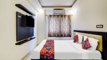 Egyptian cotton sheets, premium bedding, in-room safe, free WiFi