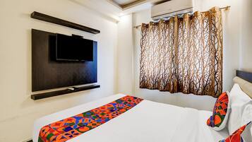 Egyptian cotton sheets, premium bedding, in-room safe, free WiFi