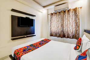 Egyptian cotton sheets, premium bedding, in-room safe, free WiFi - Fabhotel Royal Regalia Inn (Bangalore)