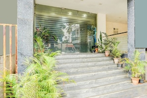 Property entrance - Via Royal Regalia Inn - Jayanagar (Bangalore)