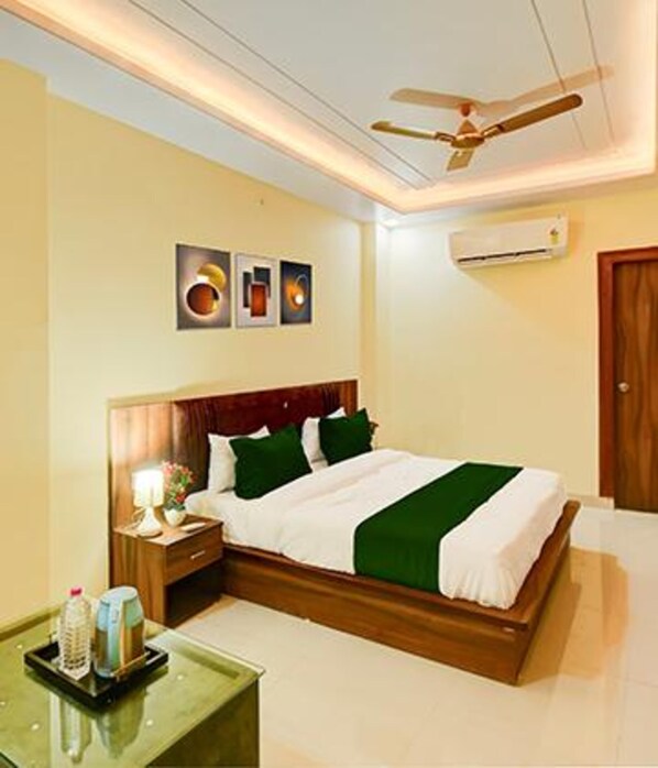 Egyptian cotton sheets, premium bedding, in-room safe, free WiFi