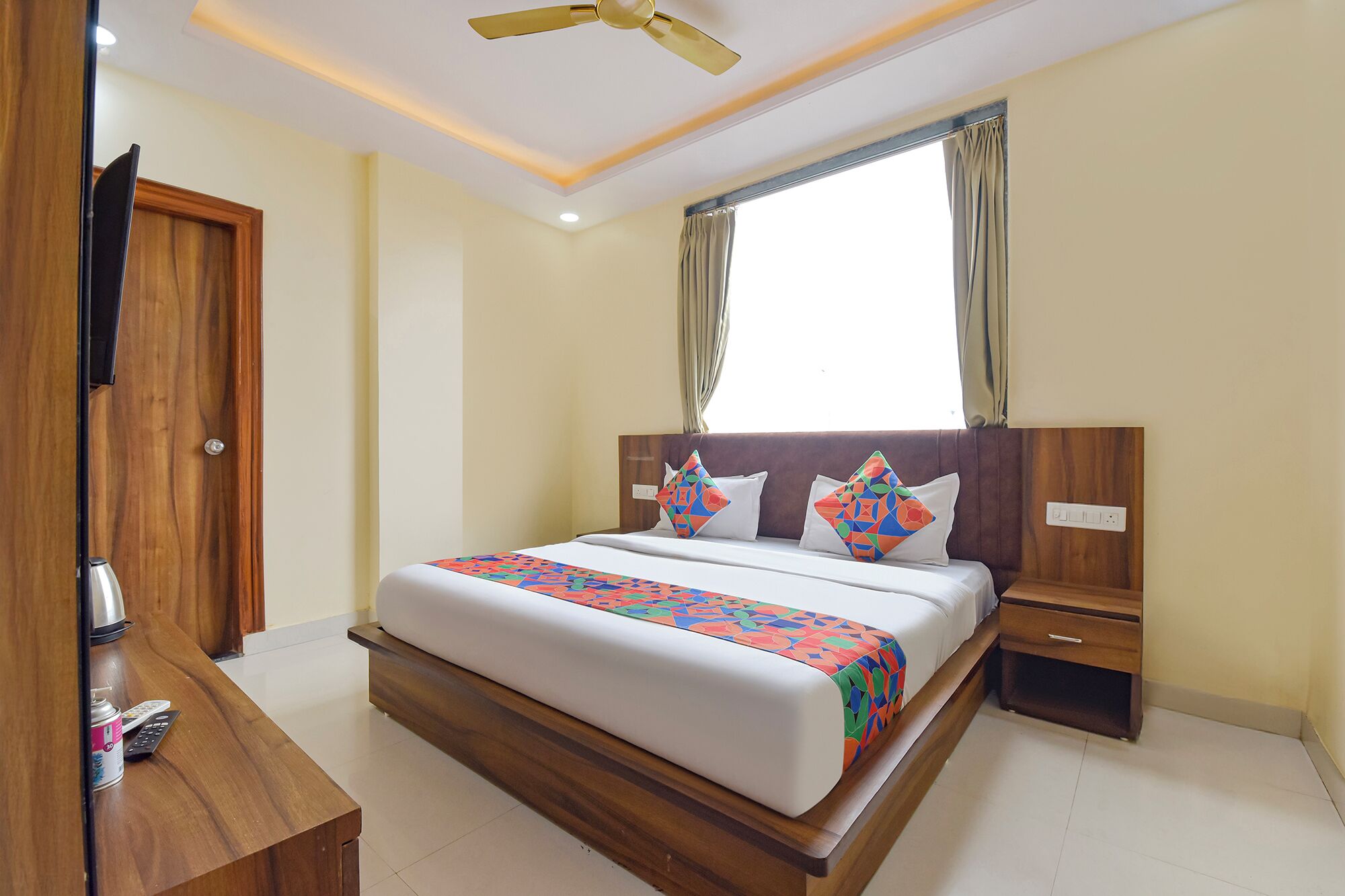 Egyptian cotton sheets, premium bedding, in-room safe, free WiFi