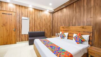 Egyptian cotton sheets, premium bedding, in-room safe, free WiFi