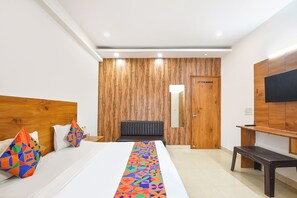 Egyptian cotton sheets, premium bedding, in-room safe, free WiFi - Fabhotel The Vegas (New Delhi)