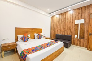 Egyptian cotton sheets, premium bedding, in-room safe, free WiFi