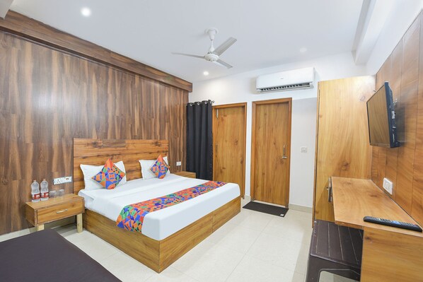Egyptian cotton sheets, premium bedding, in-room safe, free WiFi