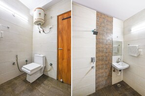 Shower, rainfall showerhead, free toiletries, towels