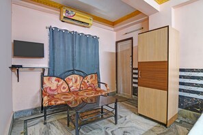 Egyptian cotton sheets, premium bedding, in-room safe, free WiFi
