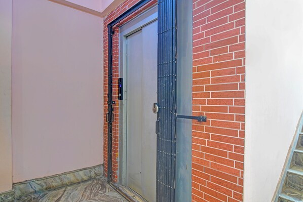 Lift - Fabhotel Relyef Inn (Barasat)