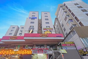 Exterior - Fabhotel Rajtilak (Ahmedabad)