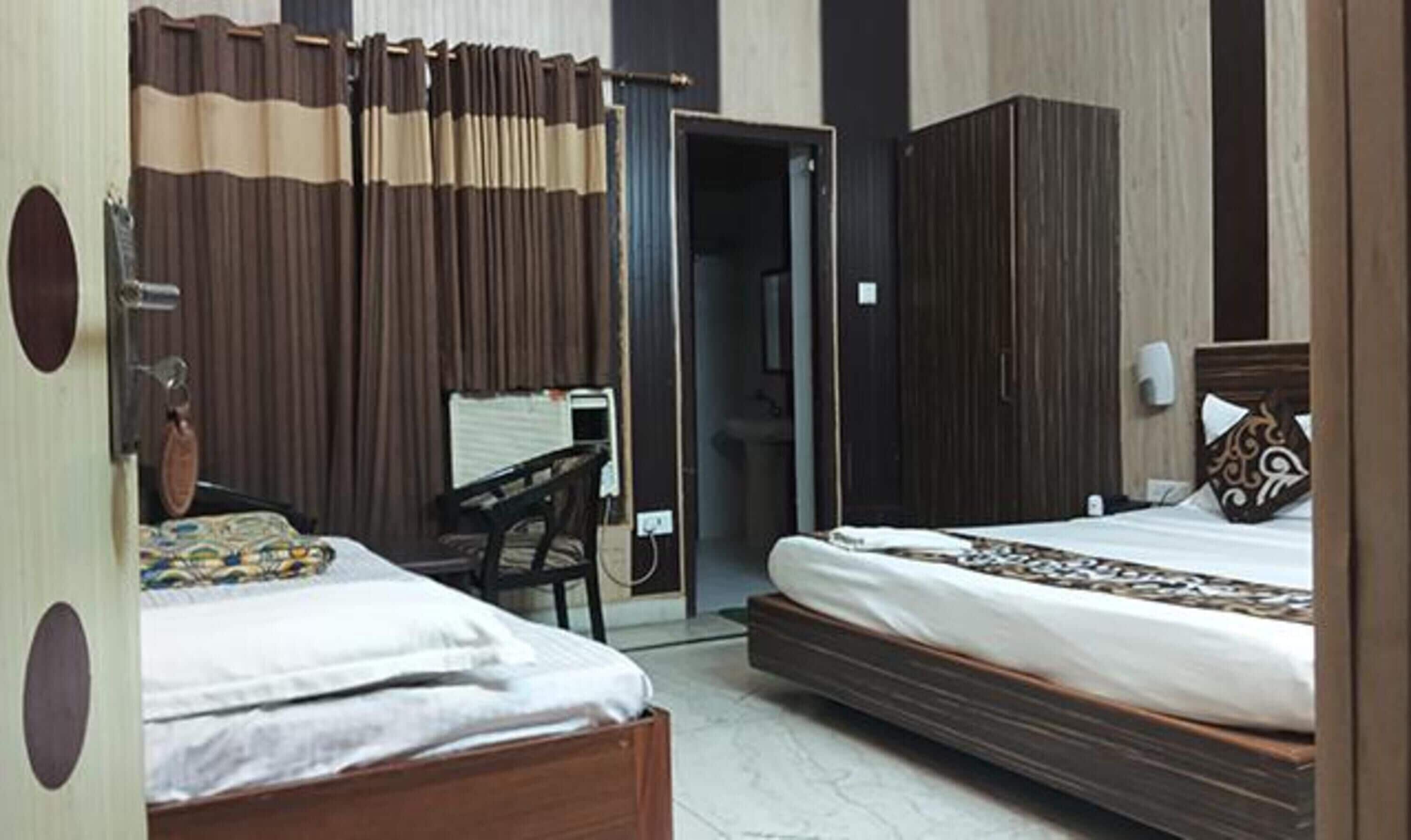 Habitación familiar | Sábanas de algodón egipcio, ropa de cama de alta calidad, caja fuerte